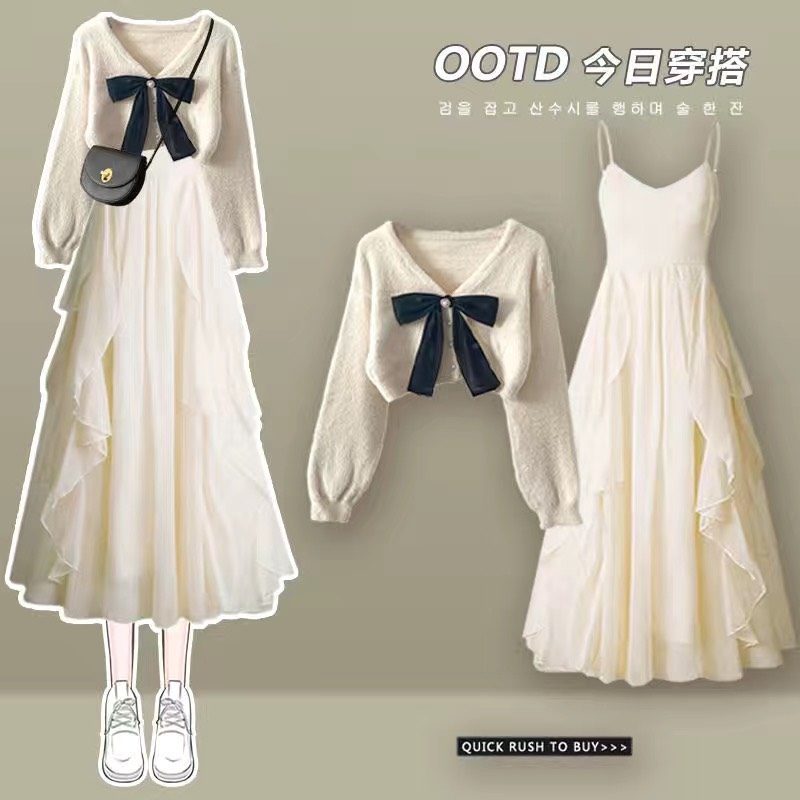 Set phối đồ áo lơ be sữa + váy dài theo phong cách Hàn Quốc